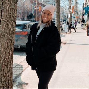 Meet your Posher, Caroline